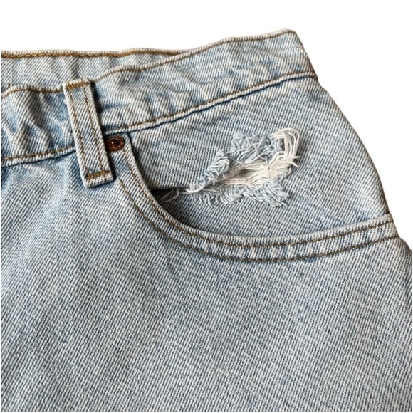 Levi 550 Cutoff High Rise Distressed Shorts. Light Blue. Size 11 - Picture 3 of 7